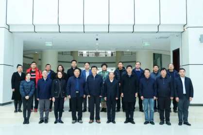 国务院参事于康震一行与河南农业大学企业家校友座谈，民望农牧董事长索跃敏应邀参加